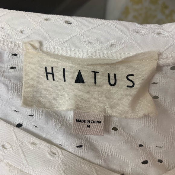White  HIATUS eyelet top! SIZE M - Picture 3 of 4